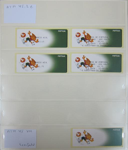 0265 (115).jpg -     Lote:    265      Colecção Especializada - Etiquetas      Lotes Especiais       Descrição:      1981/2010 &mdash; Etiquetas.   Coleção composta por 12 álbuns com etiquetas desde percursoras e Framas até 2010, com provas, erros, FDC's, etiquetas novas e usadas, sobrescritos circulados, variedades de impressão e papéis. Importante estudo. Lote a ver.        Lote ETQ       Valor Base:     &euro; 3000,00     Valor Venda:     &euro;      